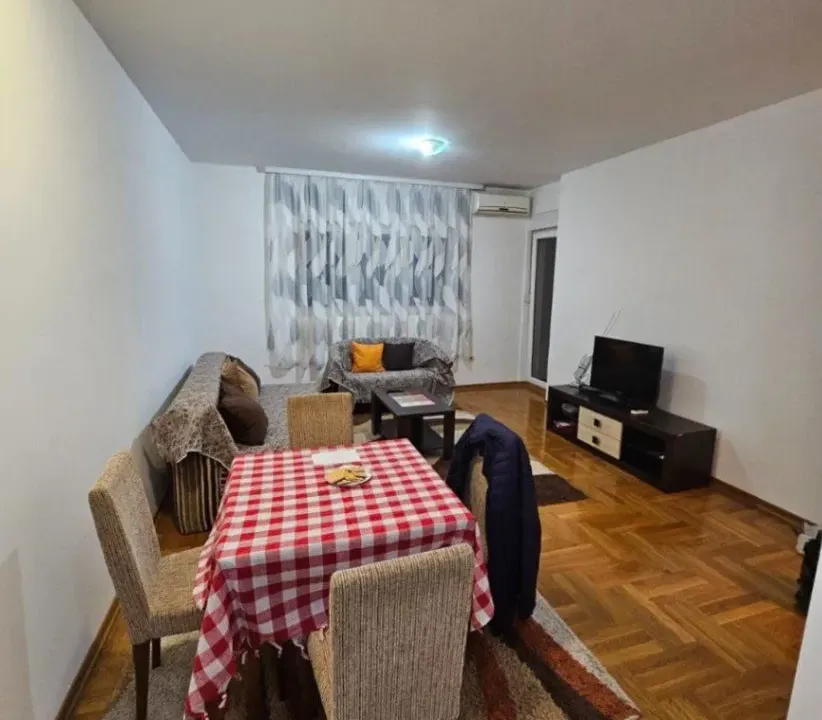 Izdavanje, jednosoban stan, 49m², Pobrežje, Podgorica