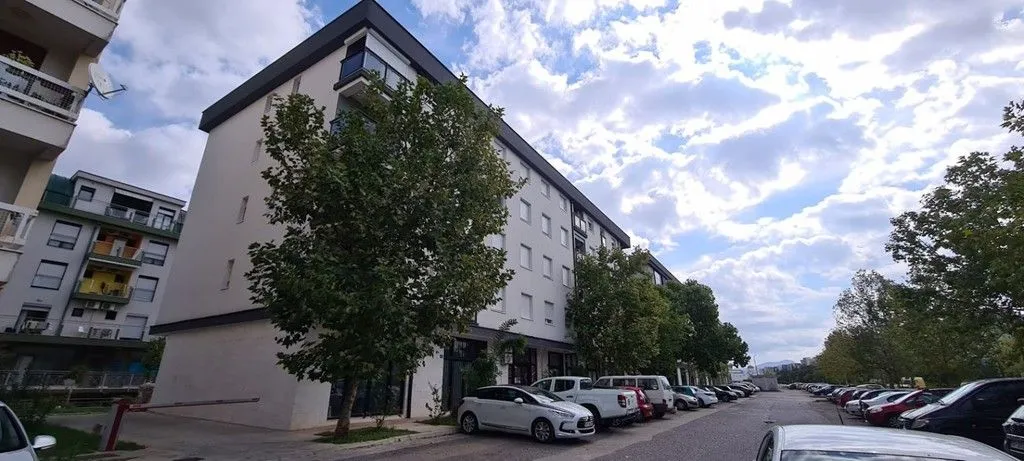 Rent, office space, 120m², Blok 6, Podgorica