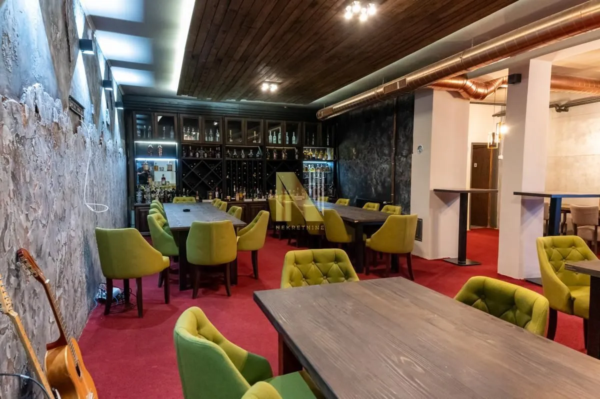 Izdavanje, kuća, 300m², Beočin, Srbija