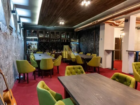 Izdavanje, kuća, 300m², Beočin, Srbija - image 12