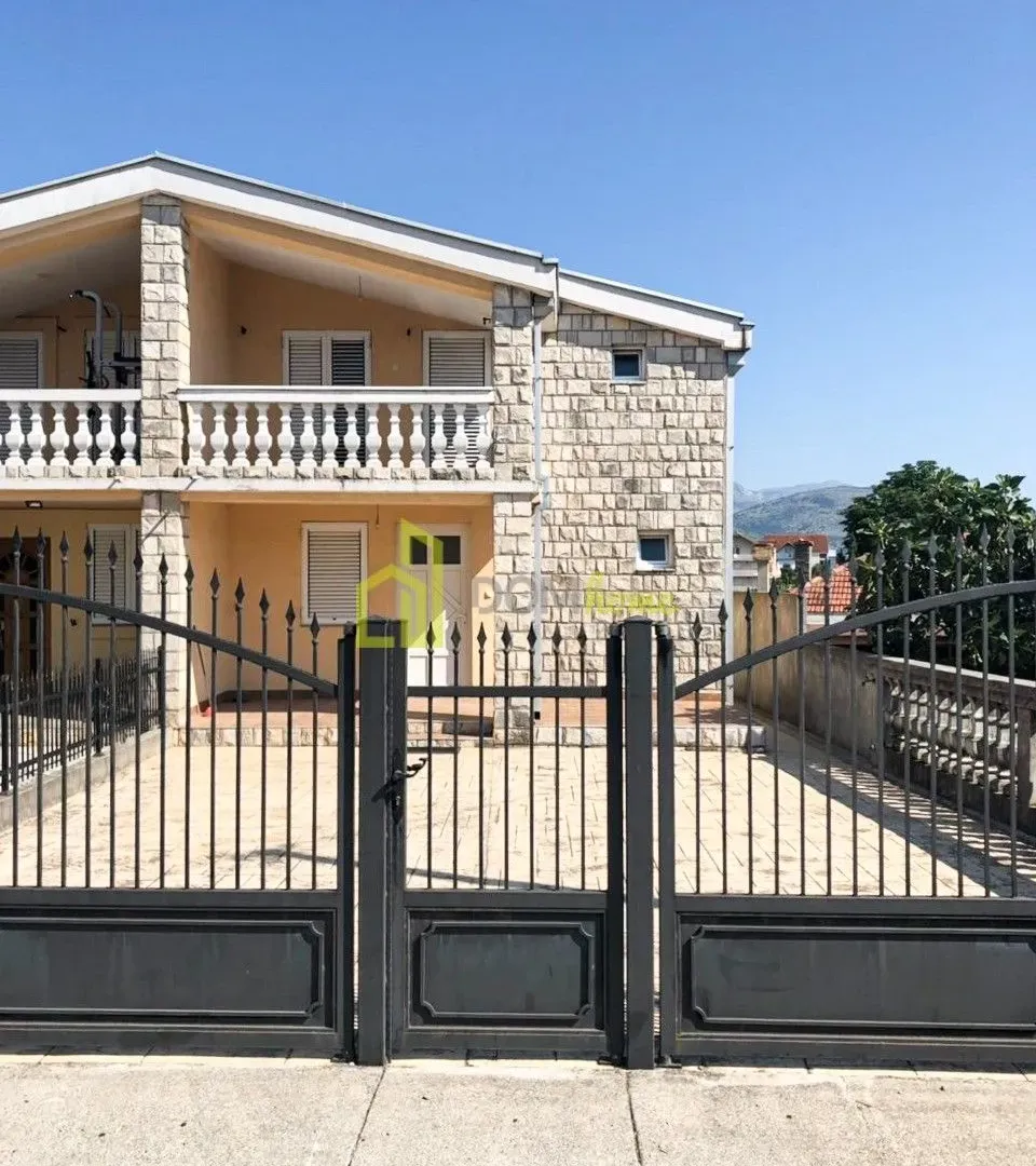 Izdavanje, kuća, 220m², Konik, Podgorica