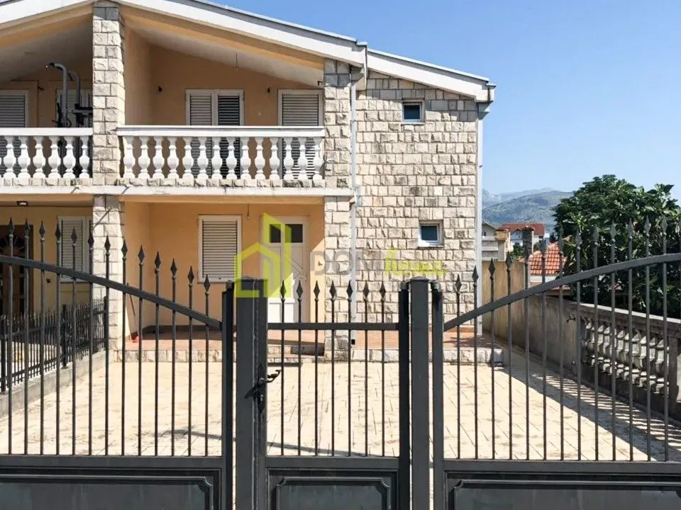 Izdavanje, kuća, 220m², Konik, Podgorica