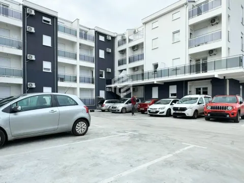 Izdavanje, dvosoban stan, 63m², Zagorič, Podgorica - image 18