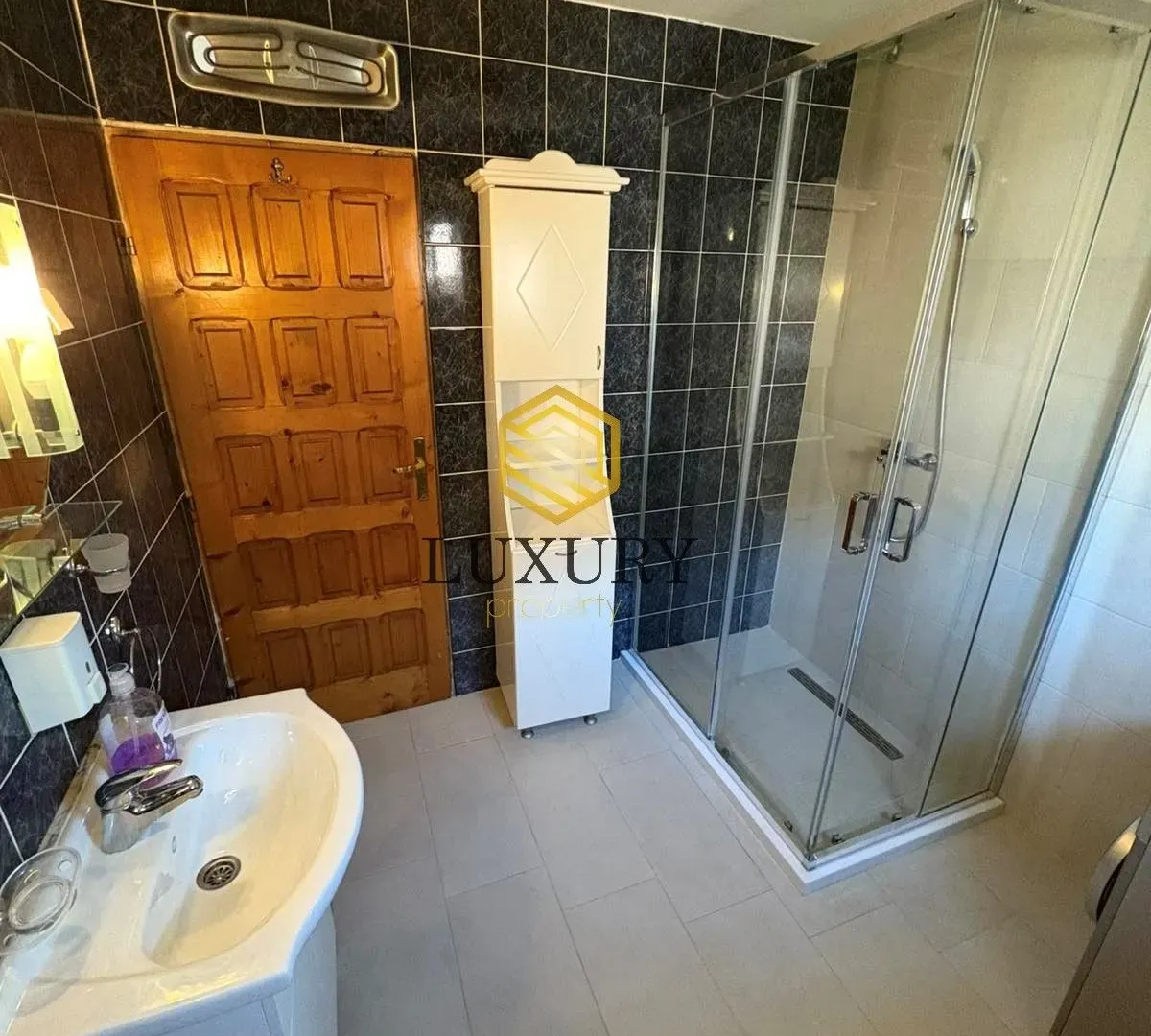 Rent, house, 350m², Zlatica, Podgorica