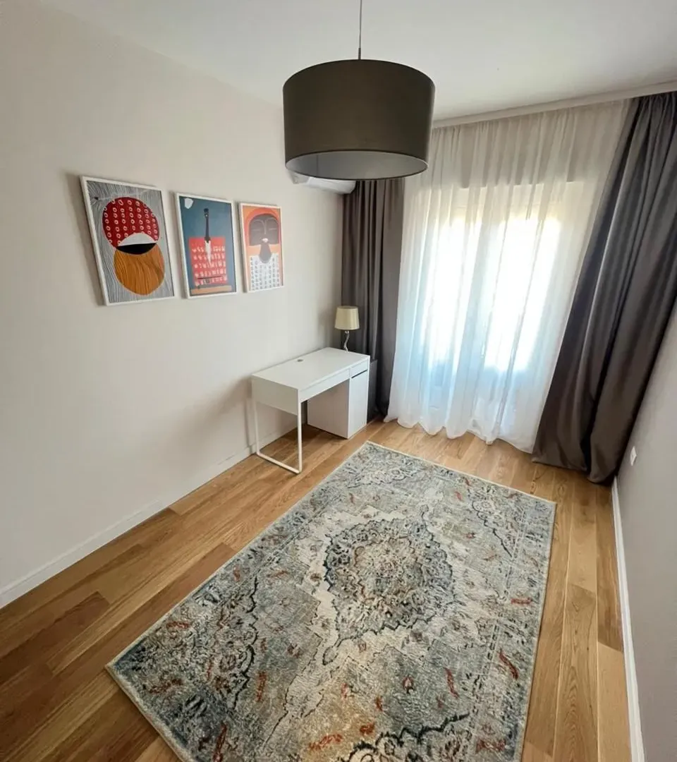 Izdavanje, dvosoban stan, 73m², Central Point, Podgorica