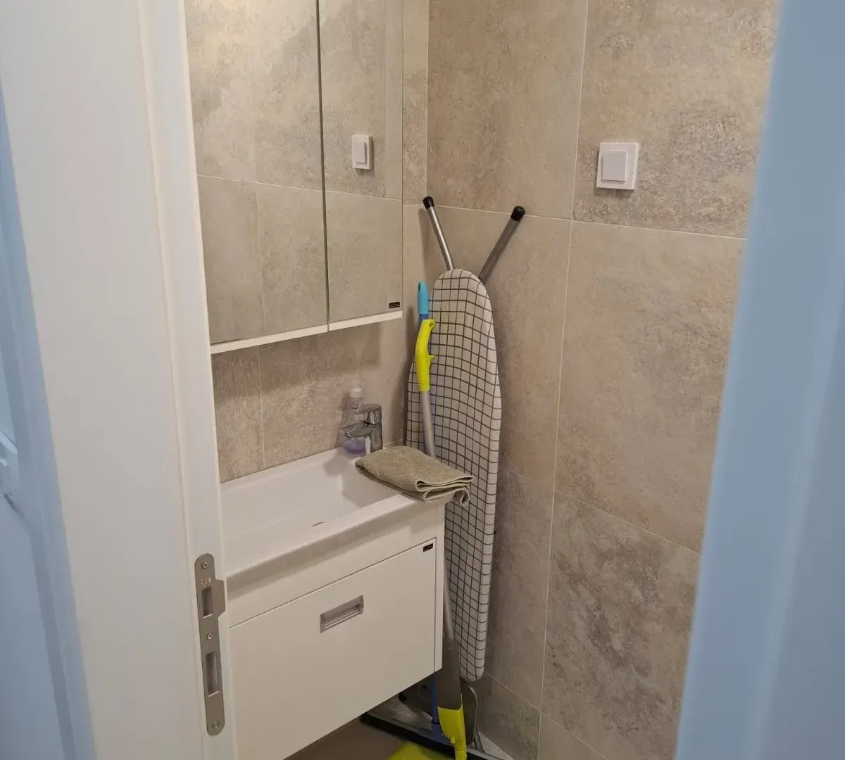 Rent, two bedroom apartment, 60m², Kalimanj, Tivat