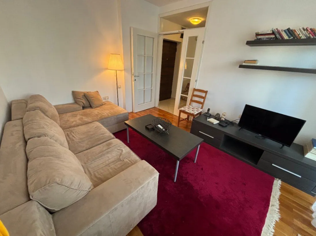 Izdavanje, jednosoban stan, 39m², Centar, Podgorica