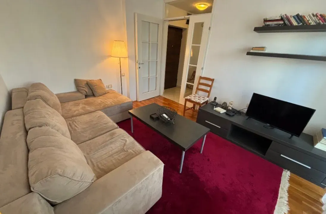 Izdavanje, jednosoban stan, 39m², Centar, Podgorica