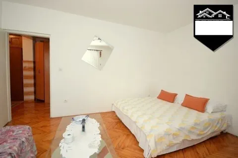 Furnished bedroom with a double bed and parquet flooring. - image 9