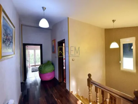 Prodaja, kuća, 200m², Podgorica, Crna Gora - image 12