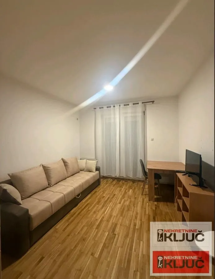 Izdavanje, garsonjera, 28m², Grbavica, Novi Sad Sve Podlokacije