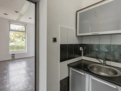 Izdavanje, poslovni prostor, 79m², Centar, Bar - image 5