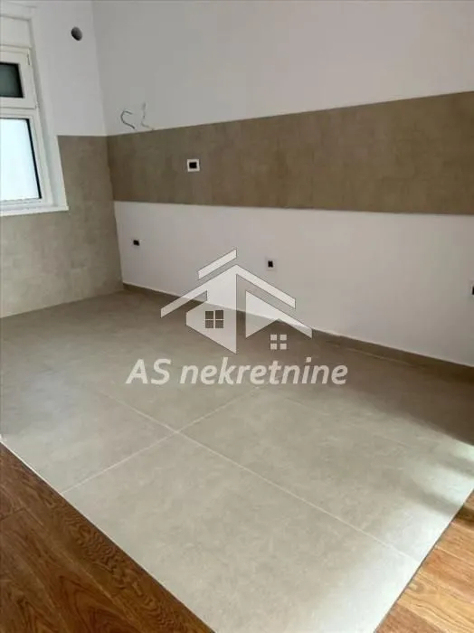 Izdavanje, trosoban stan, 71m², Čubura, Beograd