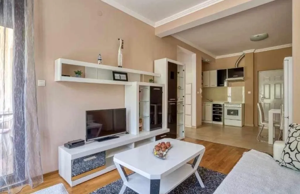 Rent, one bedroom apartment, 55m², Bečići, Budva