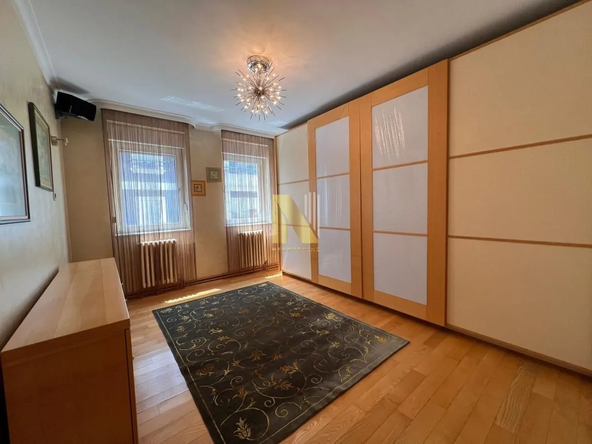 Izdavanje, četvorosoban stan, 148m², Stari grad, Novi Sad