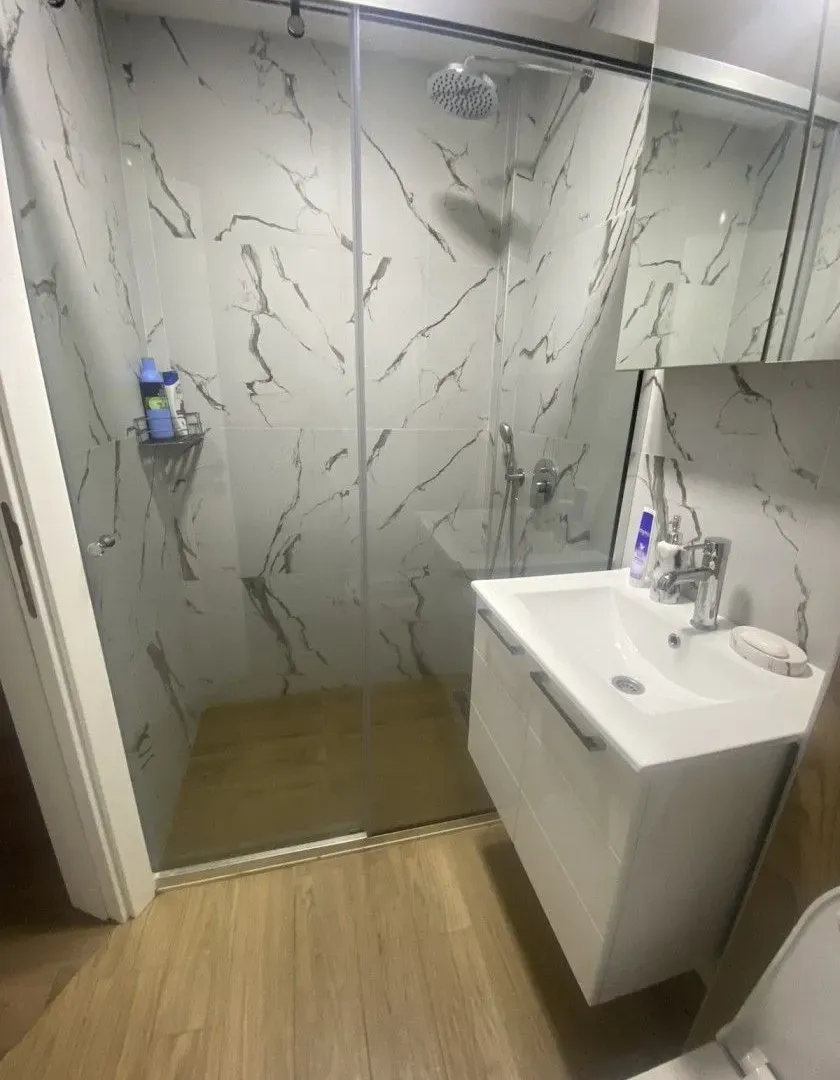 Izdavanje, četvorosoban stan, 71m², Centar, Bar