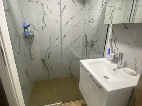 Izdavanje, četvorosoban stan, 71m², Centar, Bar - image 7