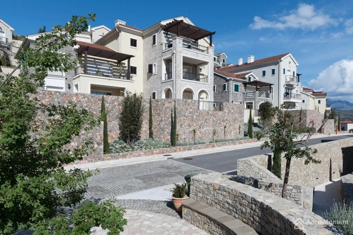 Prodaja, dvosoban stan, 143m², Radovići, Tivat