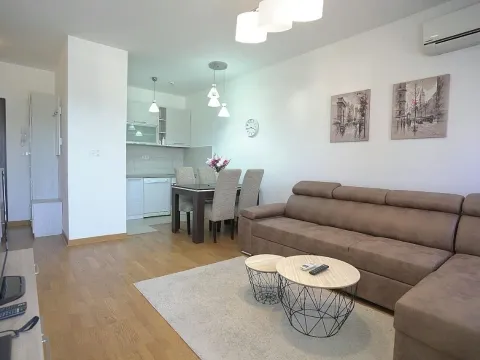 Izdavanje, jednosoban stan, 46m², City Kvart, Podgorica - image 2