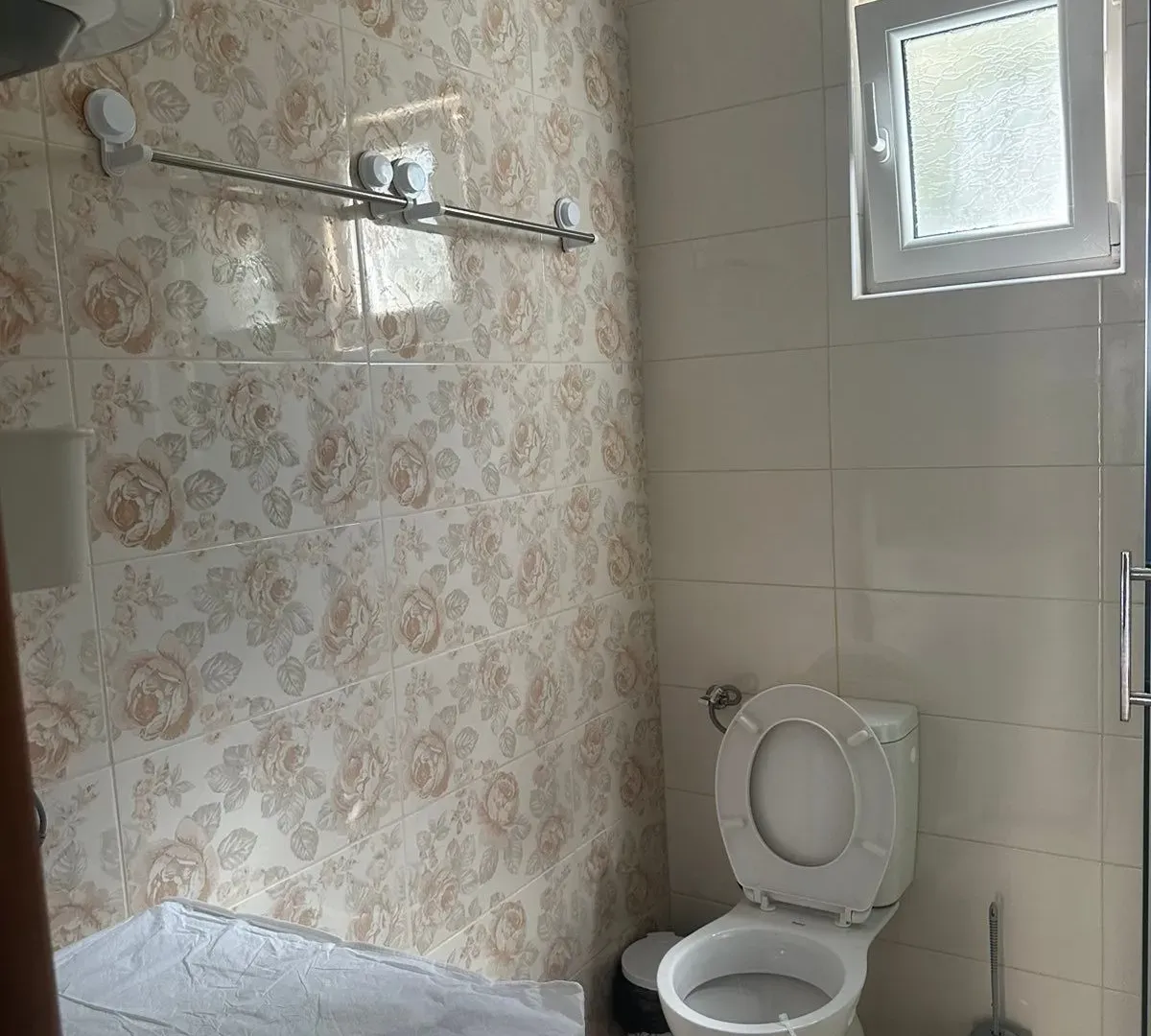 Izdavanje, kuća, 100m², Kavač, Kotor