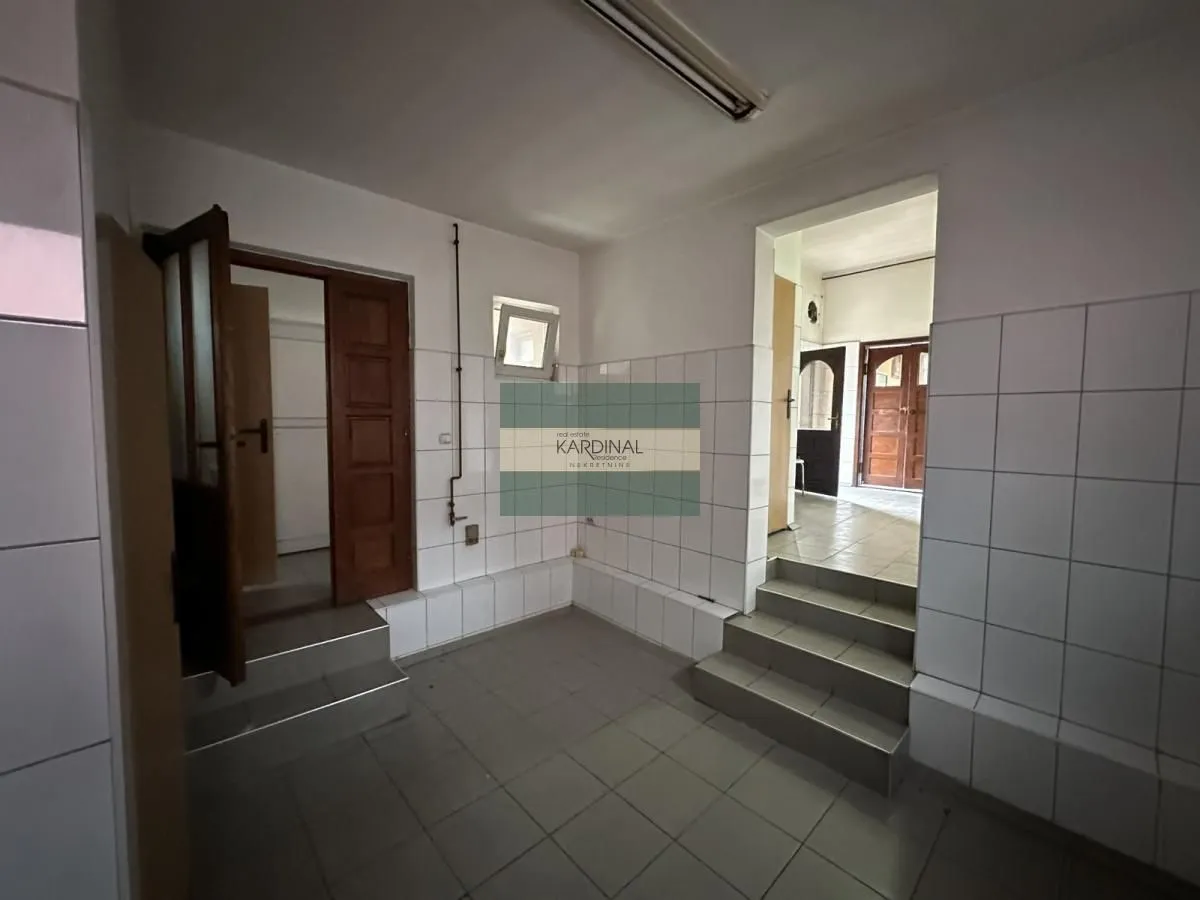 Rent, office space, 55m², Šest topola, Kragujevac