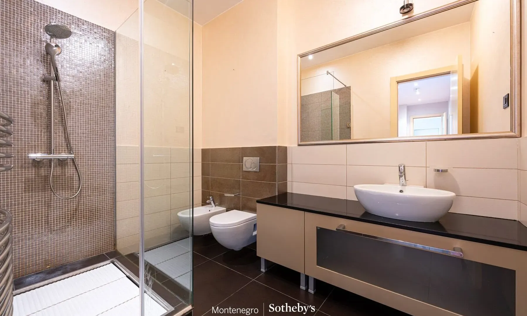 Prodaja, trosoban stan, 203m², Kod Capital Plaze, Podgorica