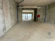 Izdavanje, poslovni prostor, 100m², City Kej, Podgorica - image 4