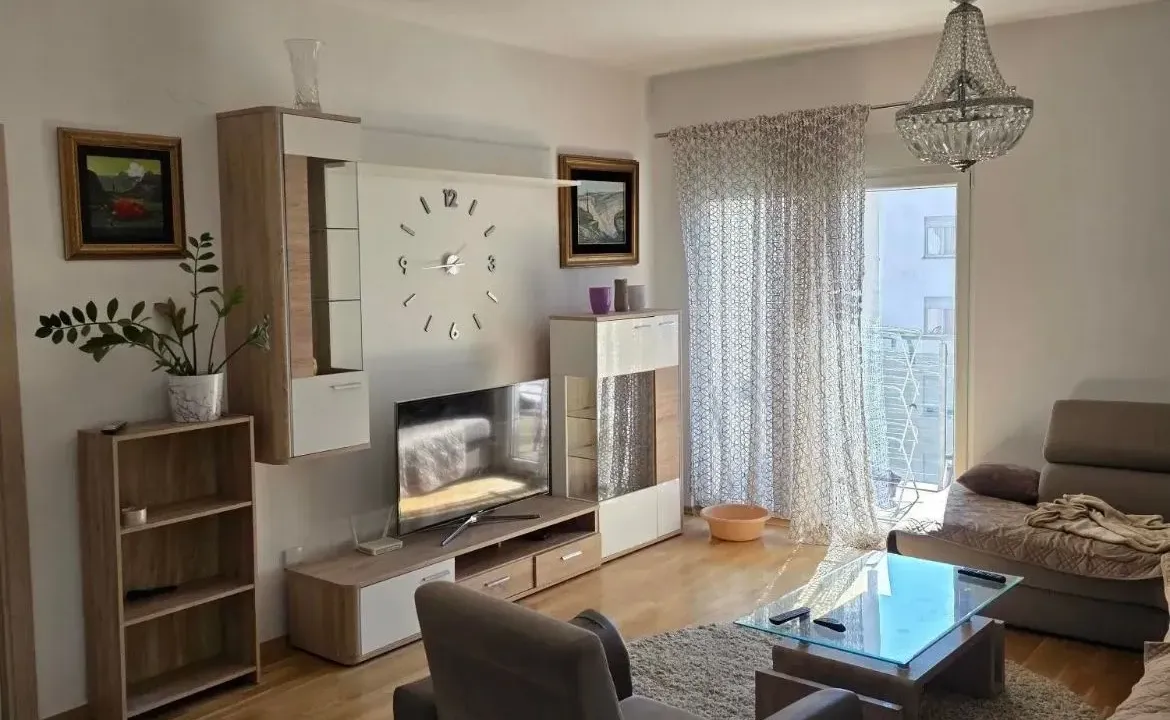 Izdavanje, jednosoban stan, 72m², Blok 9, Podgorica