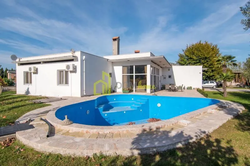 Izdavanje, kuća, 250m², Tološi, Podgorica