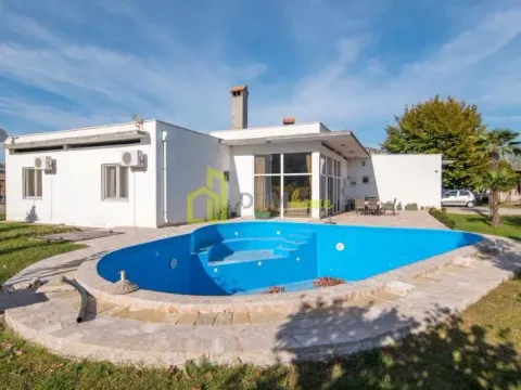 Izdavanje, kuća, 250m², Tološi, Podgorica - image 17