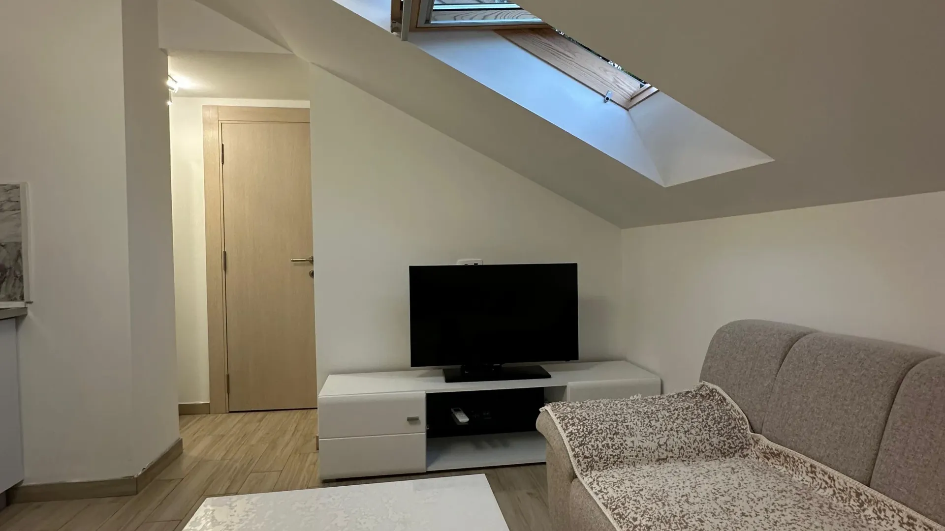 Rent, one bedroom apartment, 33m², Seljanovo, Tivat