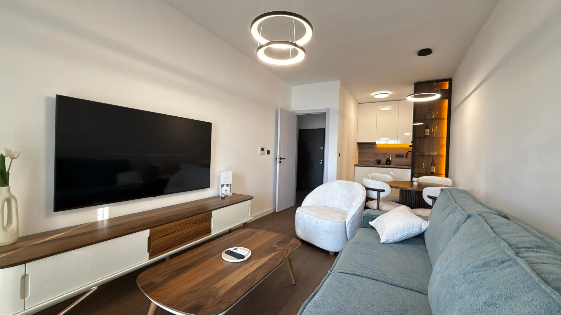 Izdavanje, jednosoban stan, 55m², Tivat, Crna Gora