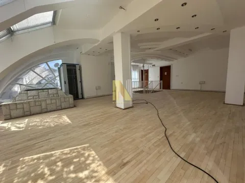 Izdavanje, poslovni prostor, 216m², Centar, Novi Sad - image 2