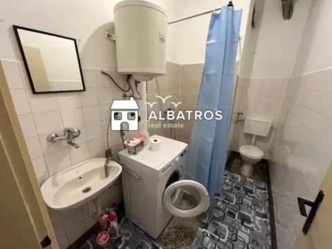 Izdavanje, garsonjera, 40m², Centar, Bar - image 6