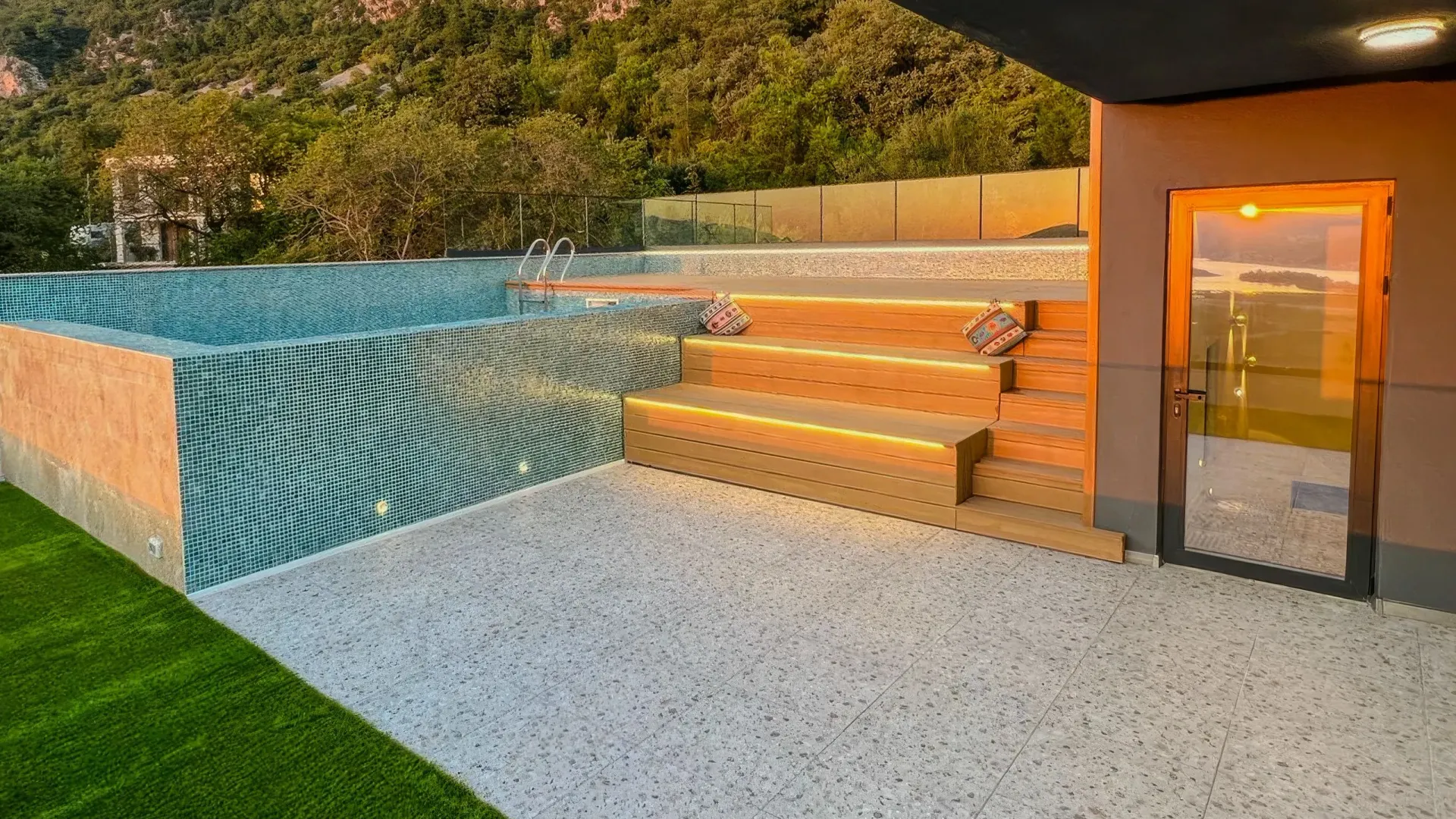 Prodaja, kuća, 317m², Tivat, Crna Gora