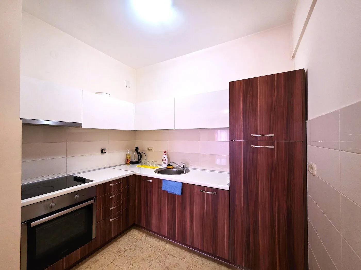 Izdavanje, dvosoban stan, 75m², Centar, Podgorica