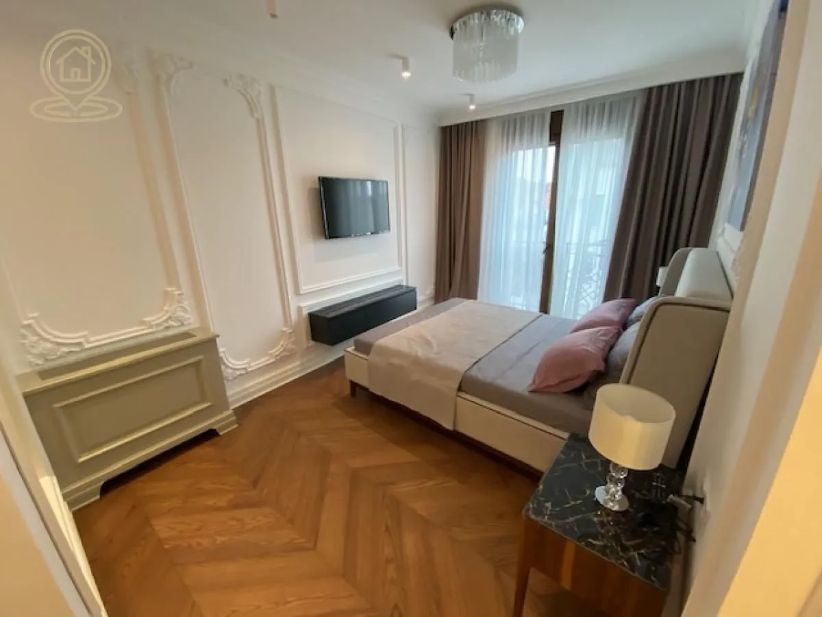 Izdavanje, četvorosoban stan, 170m², Čubura, Beograd