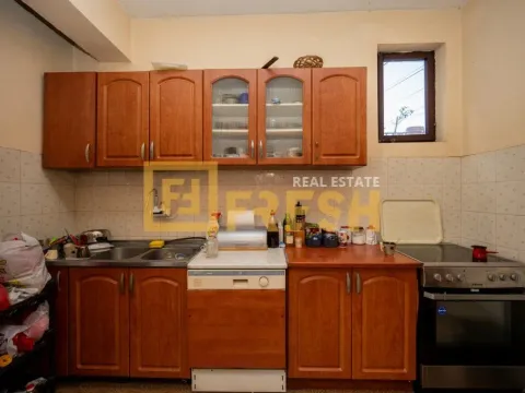 Prodaja, kuća, 348m², Stara Varoš, Podgorica - image 10