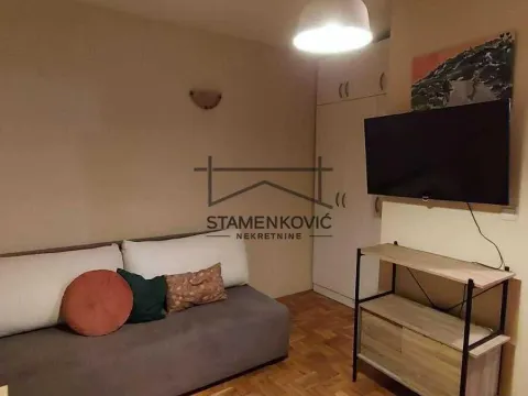 Prodaja, stan, 26m², Bulevar Evrope, Novi Sad Sve Podlokacije - image 1