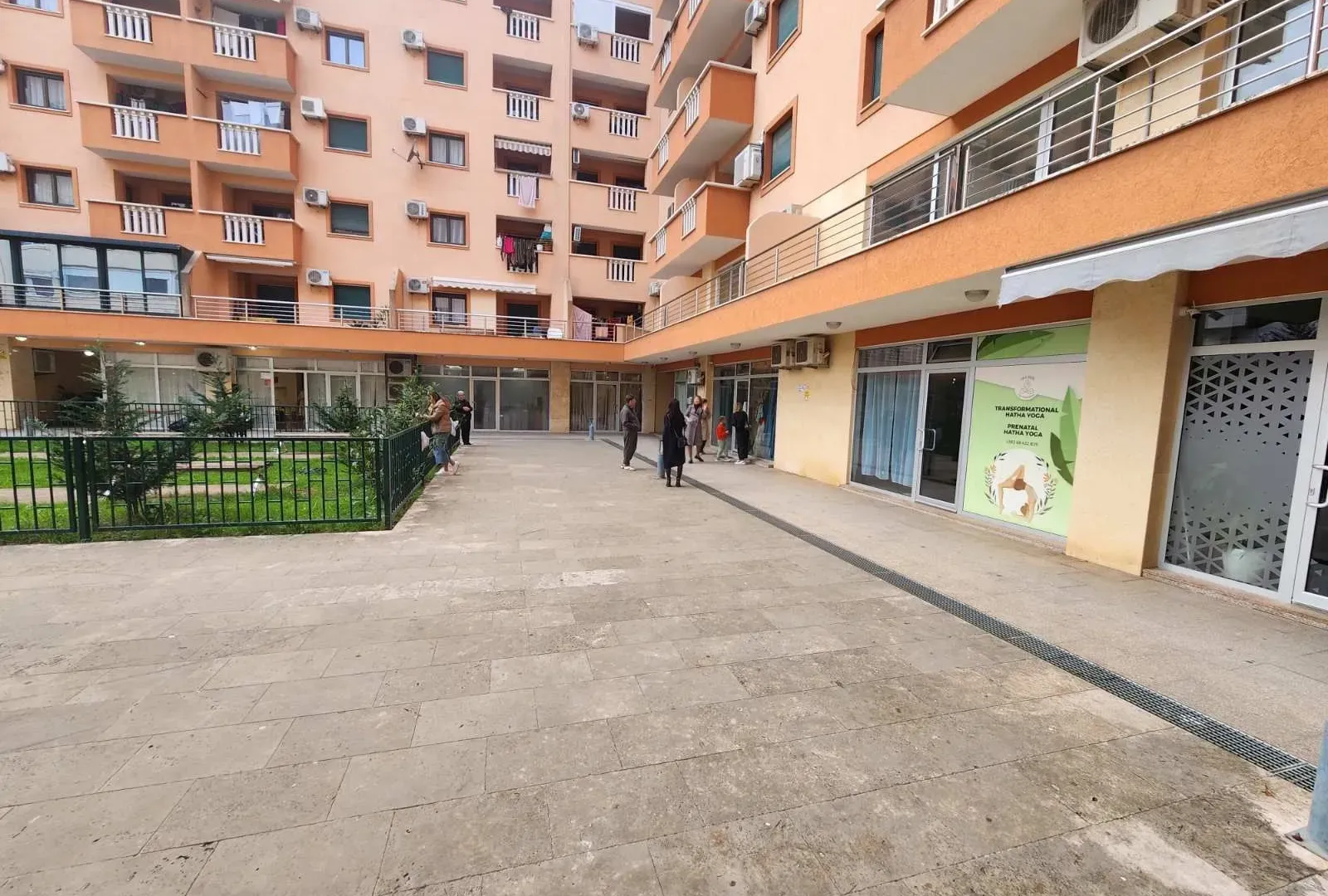 Izdavanje, poslovni prostor, 40m², Rozino, Budva