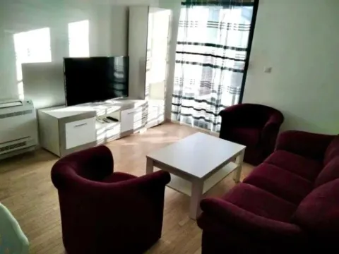 Izdavanje, dvosoban stan, 70m², Blok 6, Podgorica - image 3