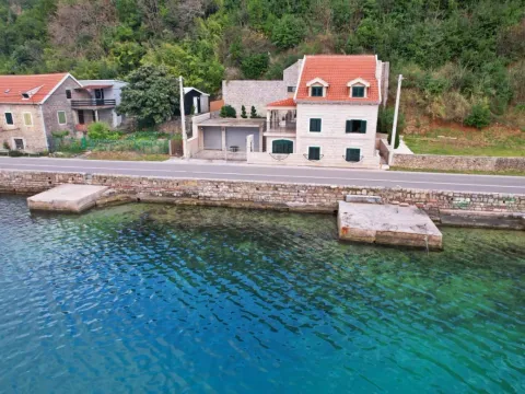 Prodaja, kuća, 211m², Donja Lastva, Tivat - image 1