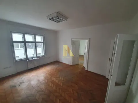 Prodaja, četvorosoban stan, 118m², Centar, Novi Sad