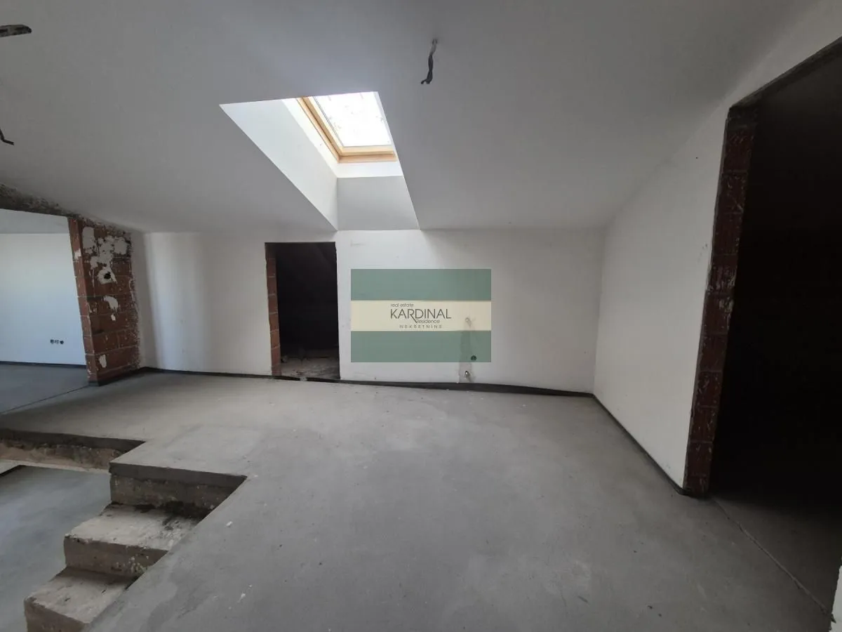 Prodaja, stan, 222m², Centar, Jagodina
