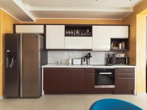 Izdavanje, trosoban stan, 146m², Bečići, Budva - image 4