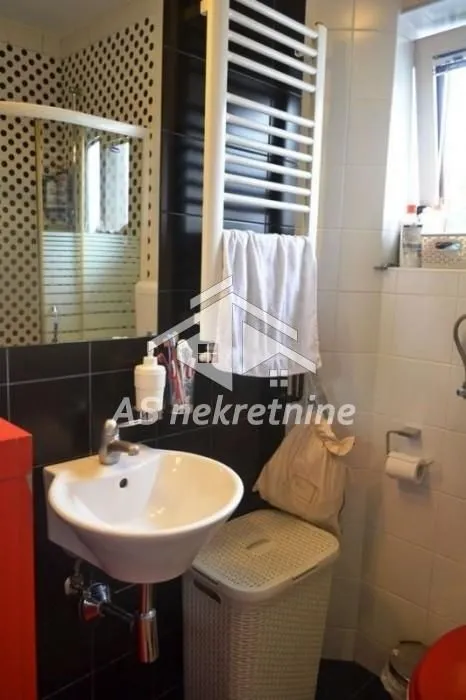 Rent, two bedroom apartment, 50m², Kalenić Pijaca, Vračar Sve Podlokacije