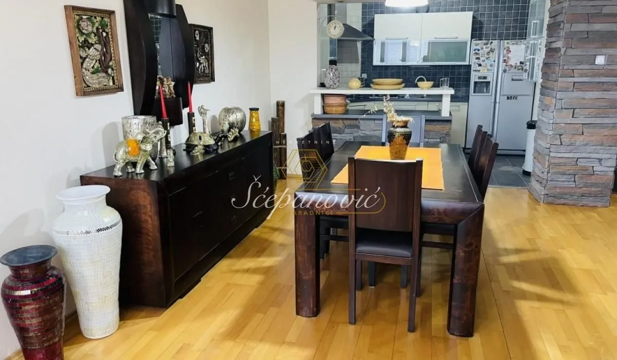 Prodaja, četvorosoban stan, 134m², Bulevar Oslobodjenja, Novi Sad Sve Podlokacije