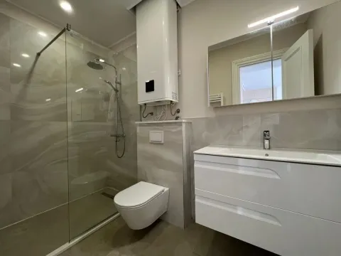 Izdavanje, jednosoban stan, 52m², Centar, Tivat - image 8