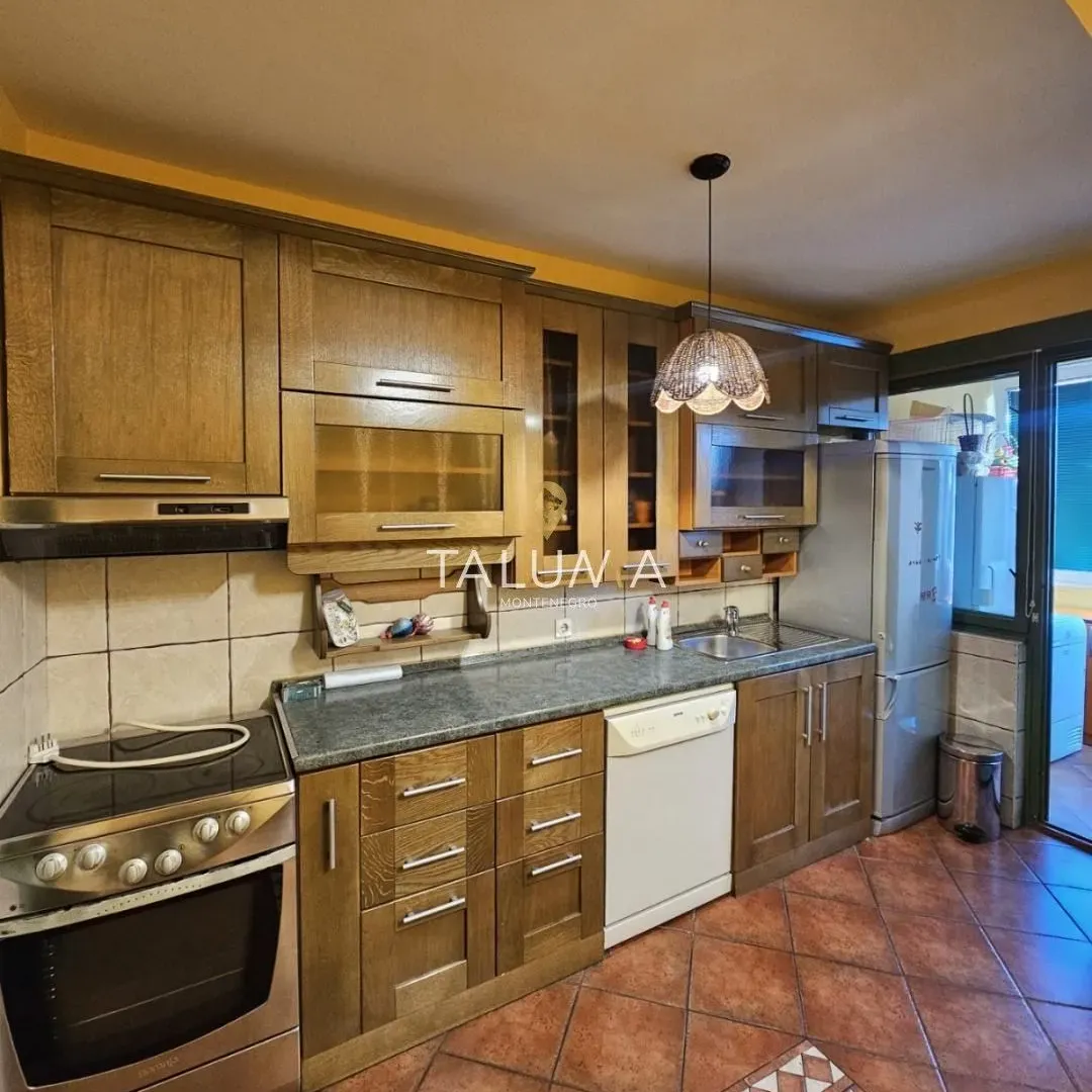 Izdavanje, dvosoban stan, 67m², Preko Morače, Podgorica