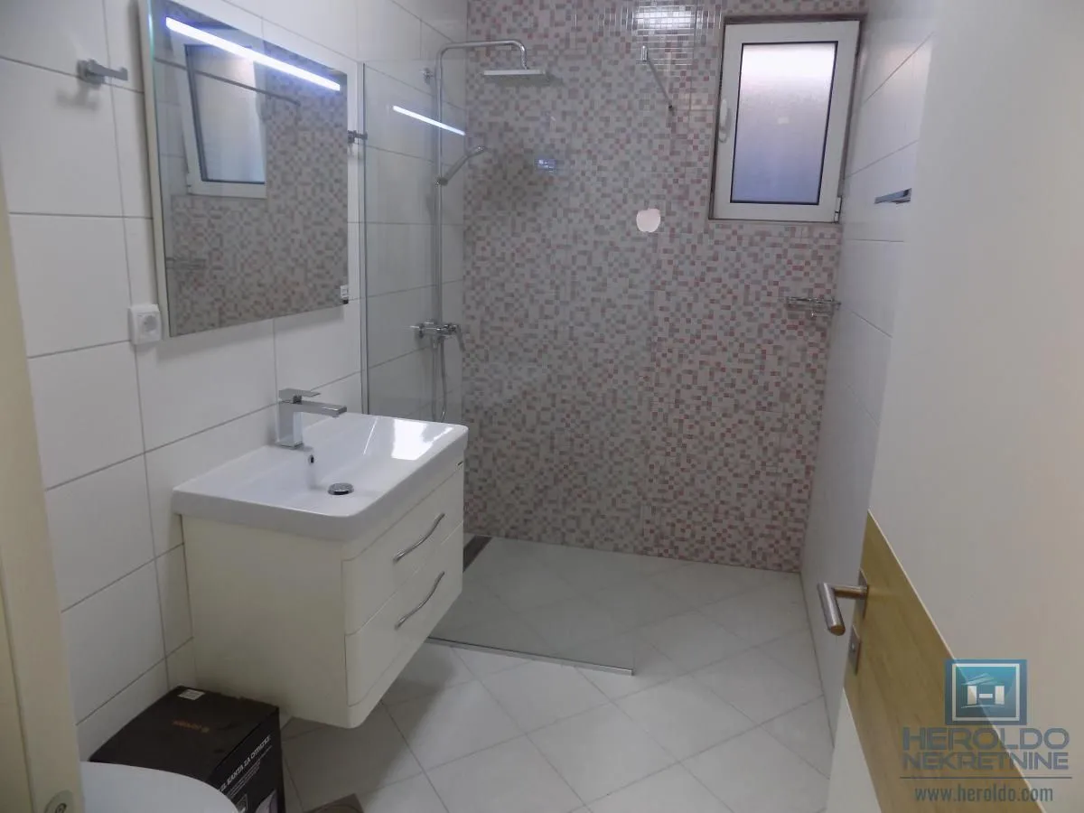 Prodaja, kuća, 192m², 4. juli, Paraćin